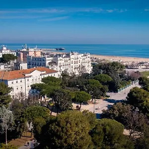 Residenza Parco Fellini Отель